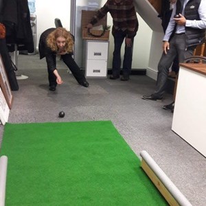 Mayor Lynne shows the Stonhills lads how its done under the watchfull eye of the "Tiny Carpet" inventor Ian Litchfield