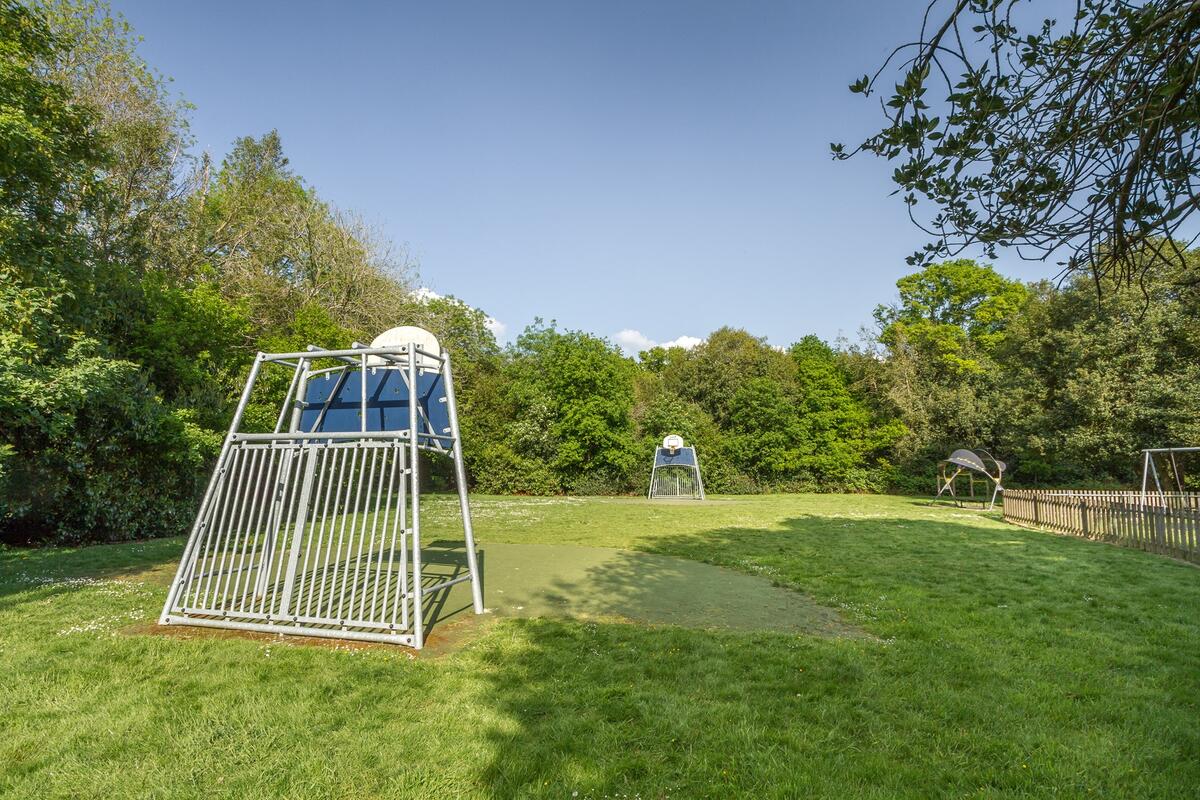 Football or basketball nets for team sports Football or basketball nets for team sports