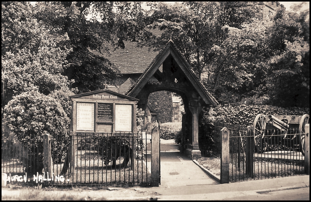 1920 . . .with WW1 field gun memorial