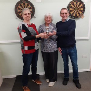 Darts winners 2025 Liz Dyer & James Murphy receiving trophy from President Annette Oliver (Centre)