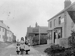 The King’s Arms public house stood in Becks Lane  just before the present Laurel Drive. It was demolished in the early 1960’s