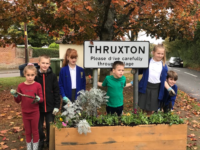 Kimpton School Children filling village planter Oct 2020