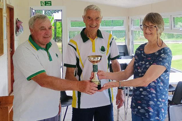 Jenny Dines presenting the trophy to Peter and Dick