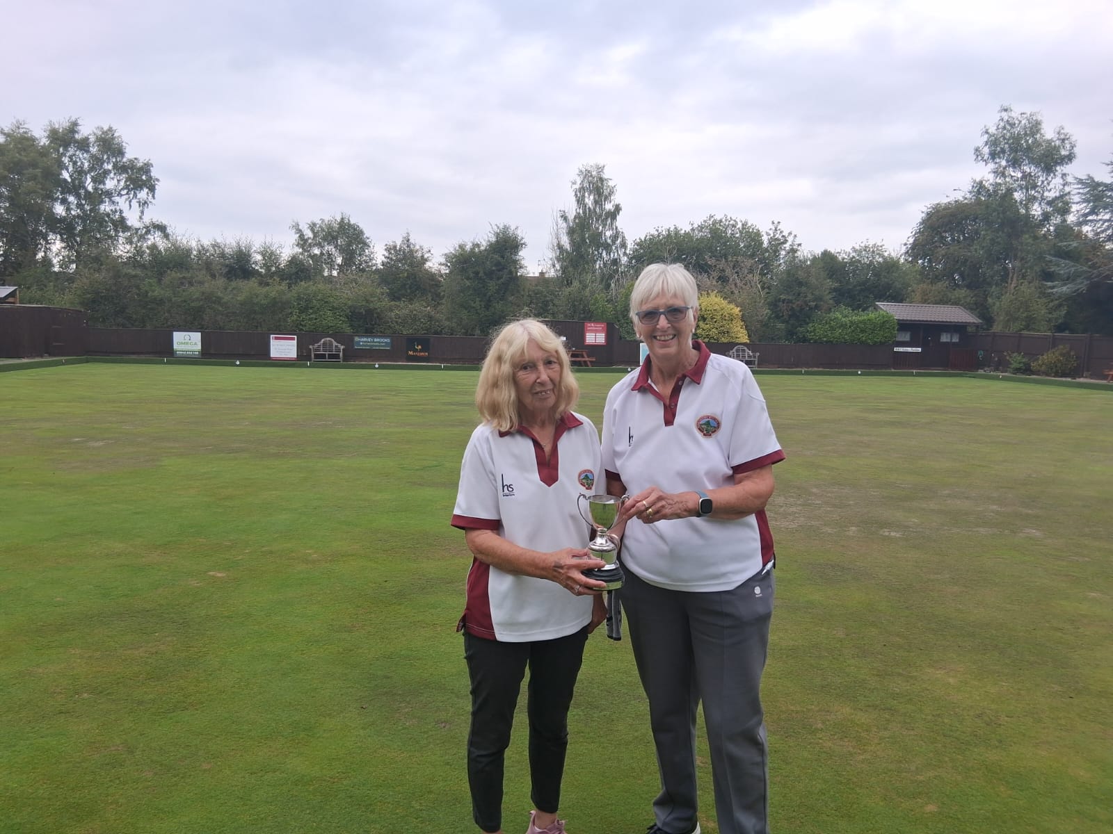 Iris Dawson and Julia Chuhan win the Ladies Pairs