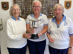 Barbara Valle v Diann Howell Overs 70s Sungles Mymms Trophy