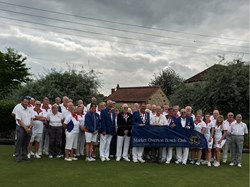 Group picture. (More photo's on 'Bowls England Visit' page.