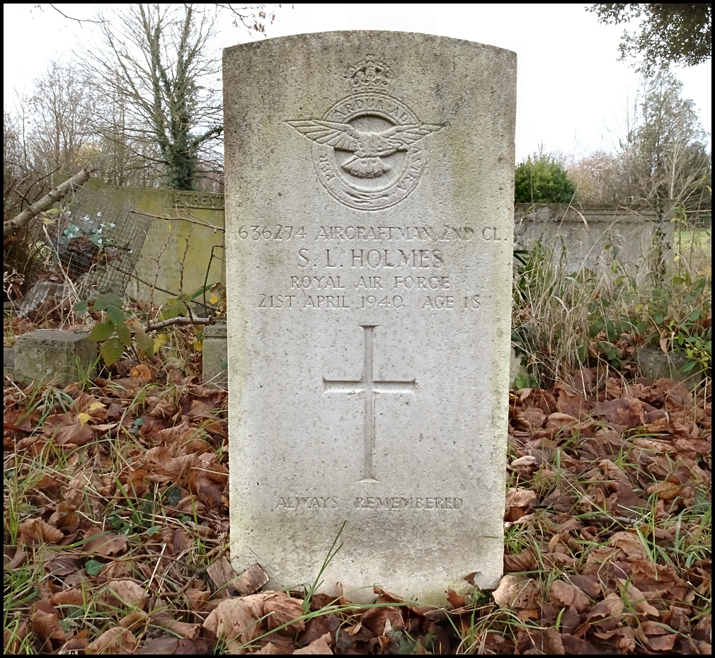 CWGC grave of S L Holmes