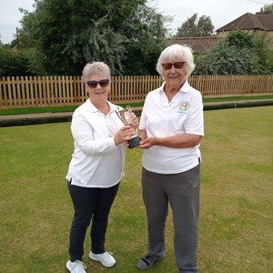 Ladies 2 wood winner Carol Findlay (on left) receiving cup from runner up Annette Oliver