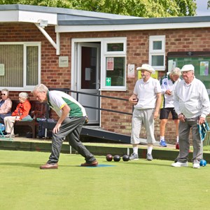 Duncomb Shield: Bowlers in action.