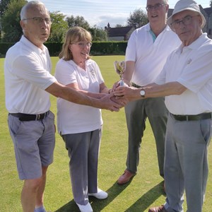 L-R. Gordon Corby & Jeannie Hutton receiving Australian Pairs Cup from Runners up Paul Drage & Roy Hosmer