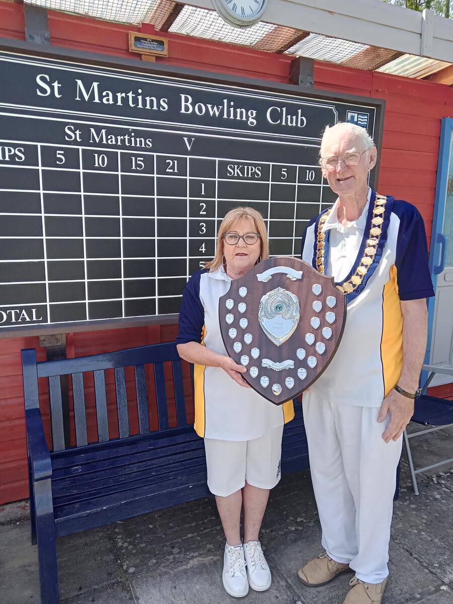 Captain, Sandra Pritchard and President, Jim Knowles with the Tarmac League Sheild for 2022