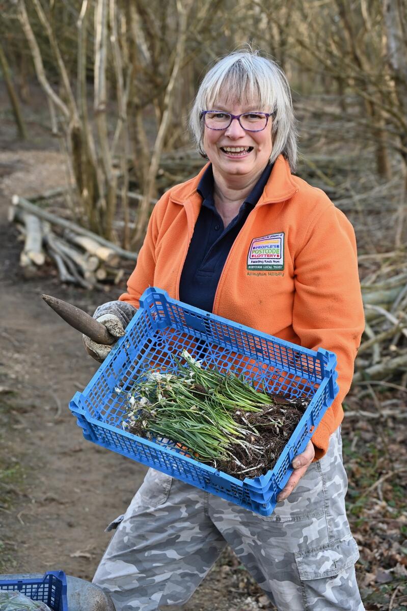 10,000 snowdrops & 500 primroses planted