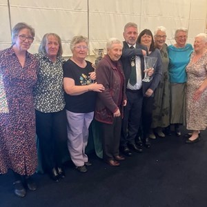 Marguerite Oliver, Carol Mcildoon, Barbara Sparling, Jill Meager, Jackie Snow, Jenny Turrell, Susan Cookson & Jan Bunker receiving the Southampton & District Ladies Division 1 League runners up Trophy