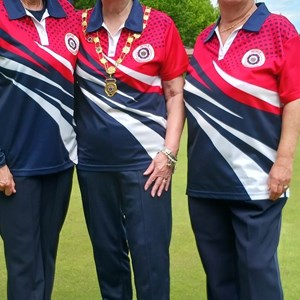 Hayling players with Hampshire Bowls Ladies President Marian Bailey  at Cove against Surrey