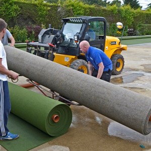 Lifting roll of under-carpet