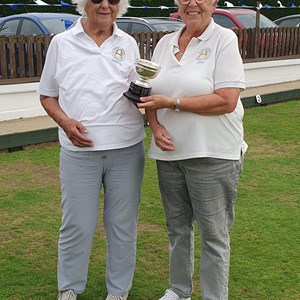 Annette beat Jenny in Ladies 4 Wood