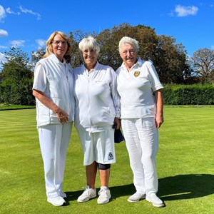 Ladies' Rose Bowl: Winner Janet Manzi (left), finalist Sue Stocker (right) and marker Maureen Schofield
