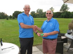 Colin wins the Penfold Par 3 with 16 points although the trophy wasn't available to be presented!
