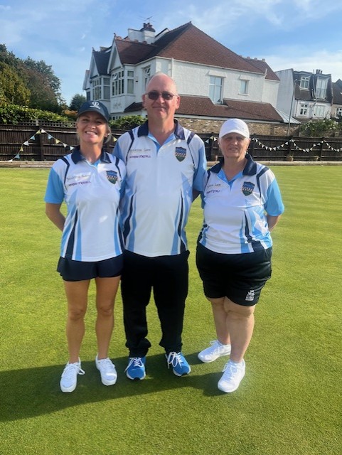 Juniors: Jen Summers (C), Ian Brown (marker), Sue Barnes
