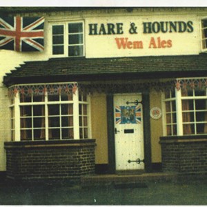 Pub decorated for Charles & Di's wedding in 29th July 1981