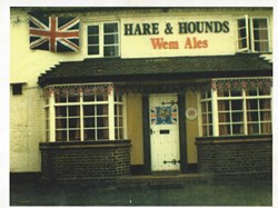 Pub decorated for Charles & Di's wedding in 29th July 1981