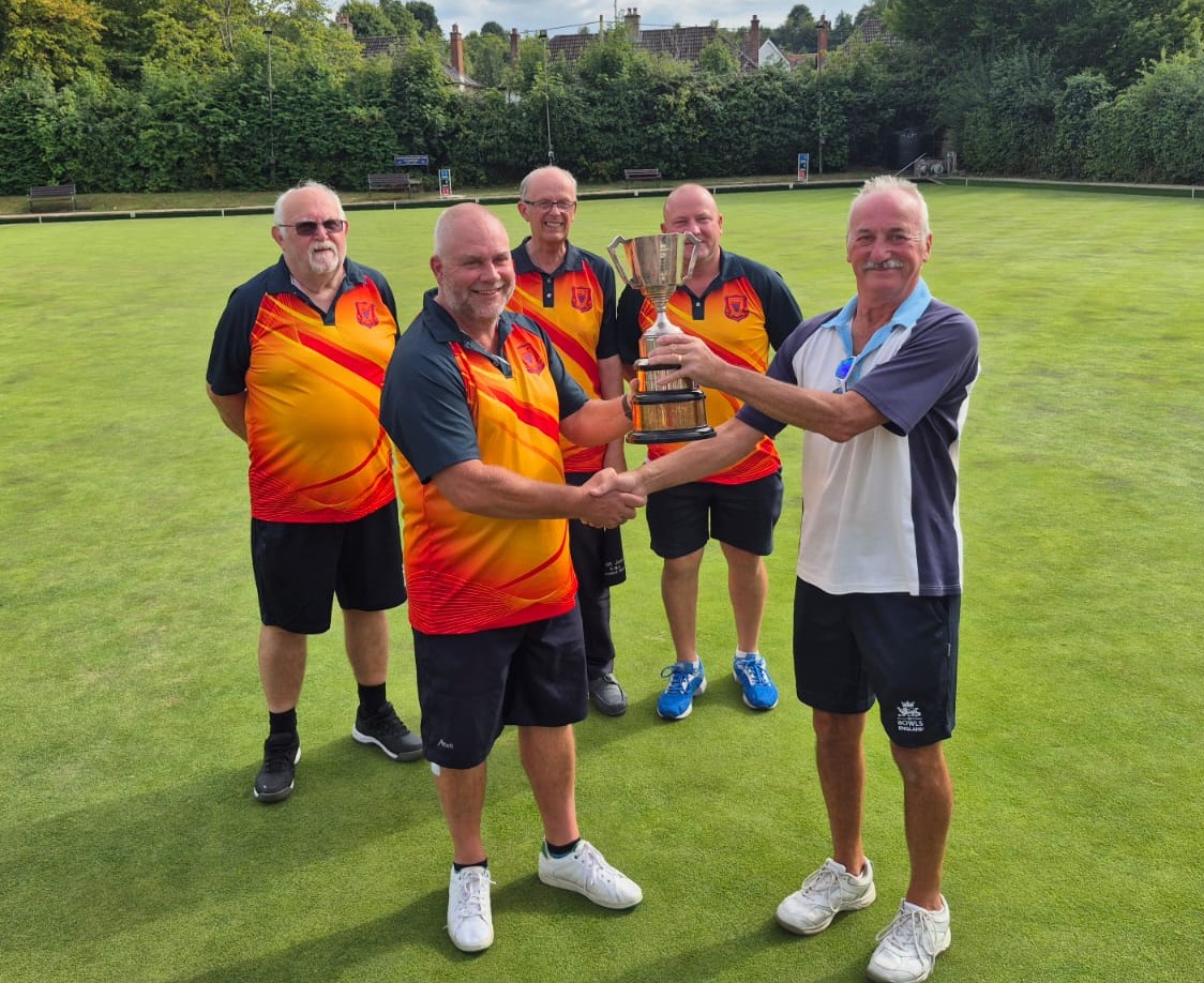 2025 Winners Rich Burgin, Baz Smith, John Kellow and Dave Thurgood receive trophy from BDBA President Bob French