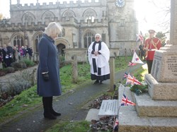 HRH laying of flowers at War Memorial (photo: Colin Waldeck)