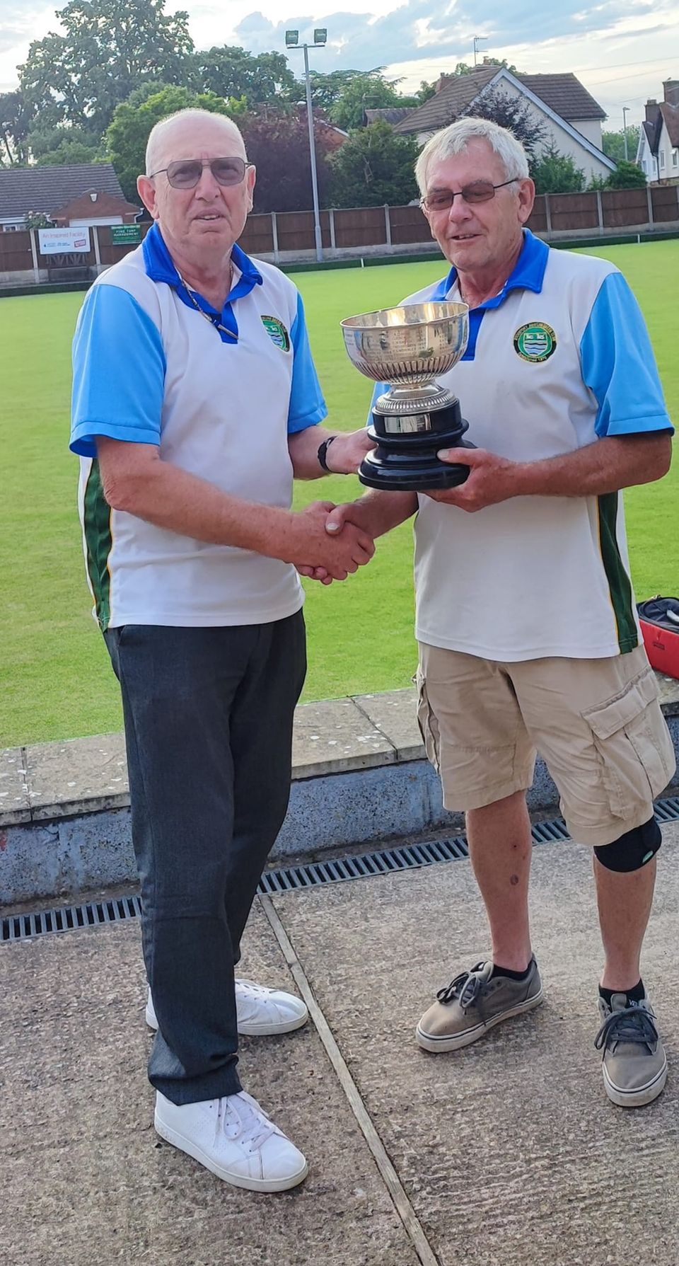 Martin Wear Presenting The Presidents Cup To Alan Guest.