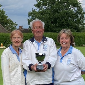 Terry Atkinson presenting the Australian Pairs trophy to Anne Slade and Karen King