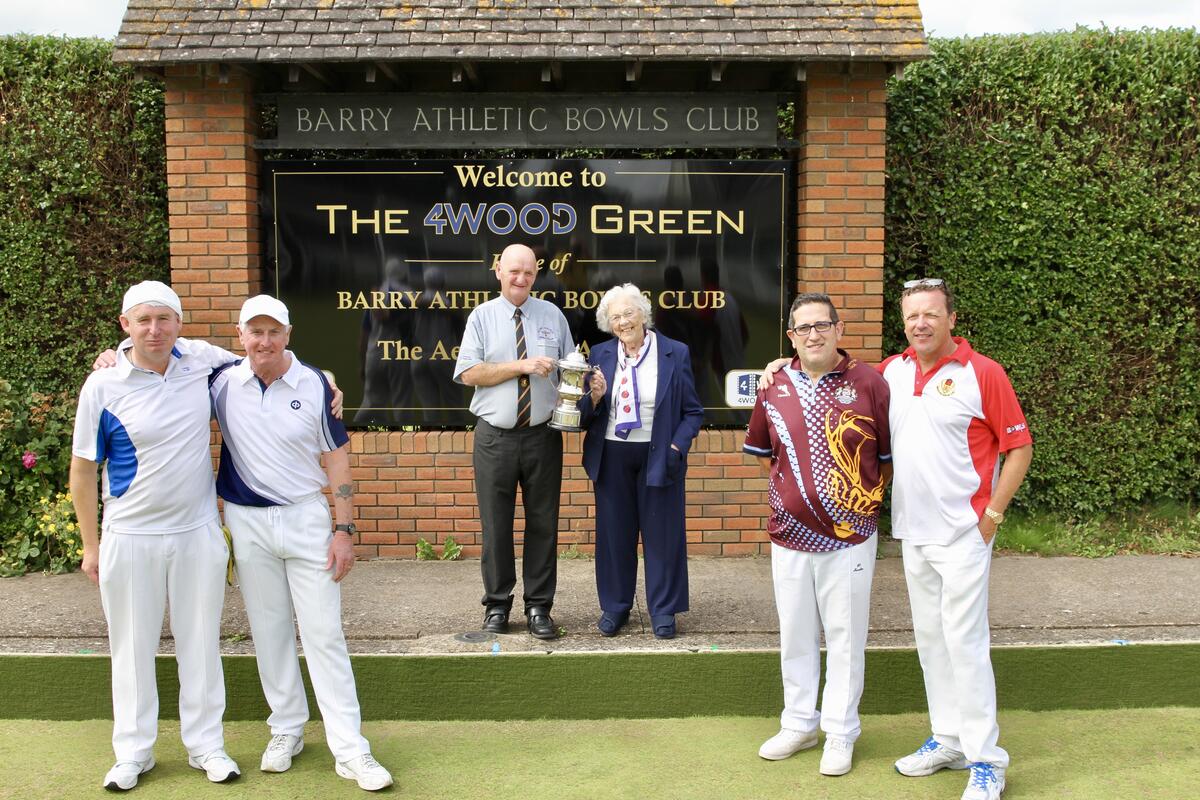 Mrs Mary Thomas with Finalists and Tournament Organiser Mike Vaughan 2017