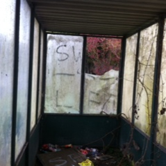 Andover Road bus shelter in a poor state of repair, October 2016