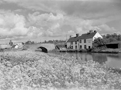 The Blue Lias Inn on the canal with the aluminium works in the background that later became Dowdeswell’s factory