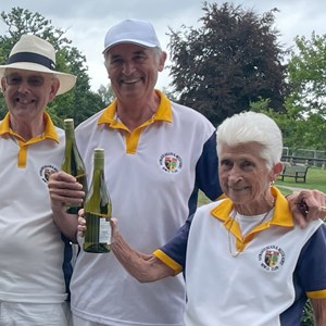 Winners on the wine (Photo: Mike Wakeling)