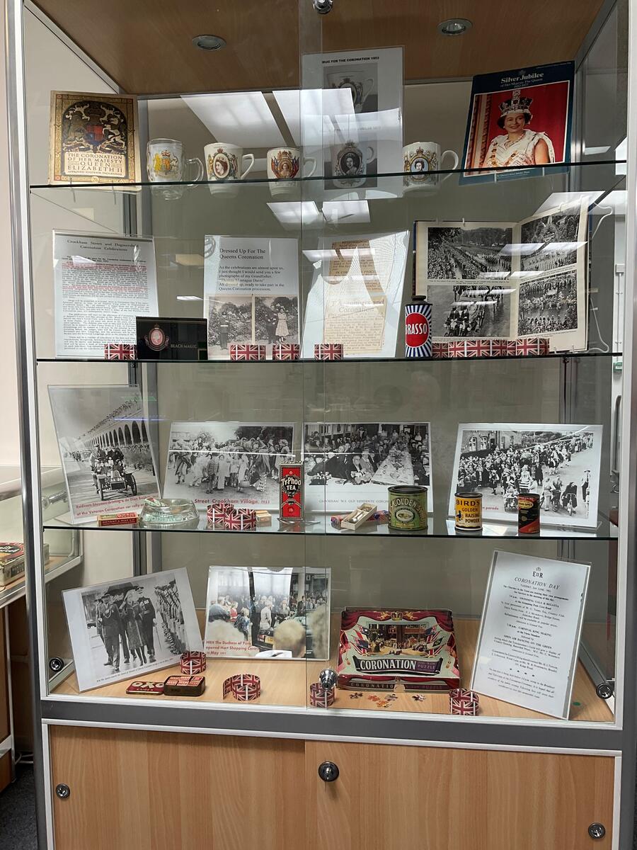 Display of images and objects recalling the 1950s