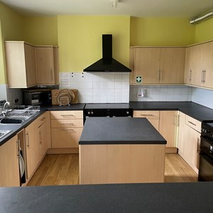 Fully Fitted Kitchen