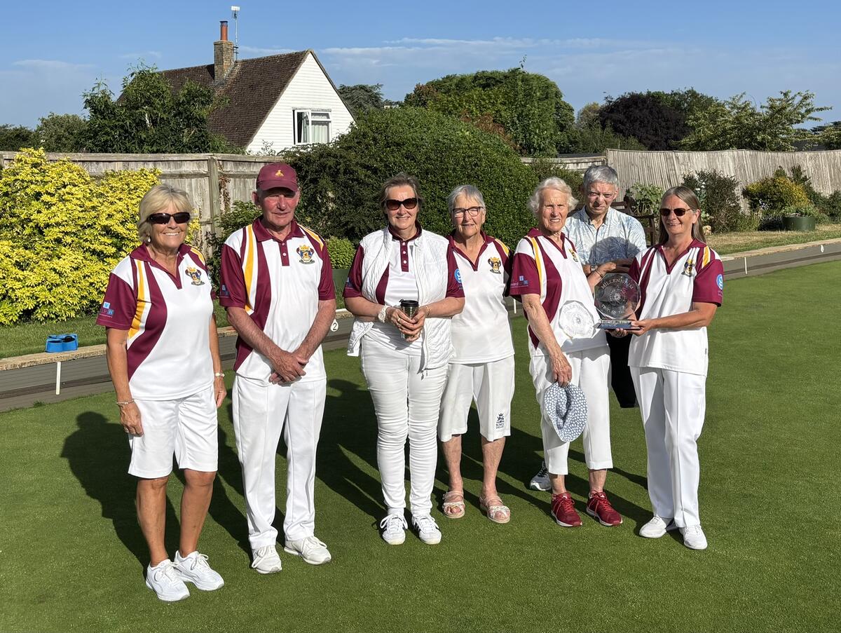 Club President Wendy Cross (centre) with the2026 Finalists in the Millenium Triples: L-R Janet Townley, Laurie Mowatt, Lorraine Walters, Ruth Copp, Jon Samuel, Jane Ward