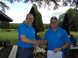 For some reason the winners photo was corrupted.  So here's a picture of our winner Tim with the vice captain who made the presentation.  Just imagine it's Bird Hills and not Donnington Valley!