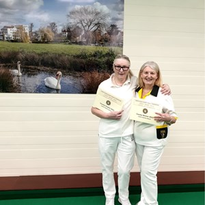 2023 NECBF Senior Singles Champion Eileen Parker on the right with the runner-up Jean Shaw