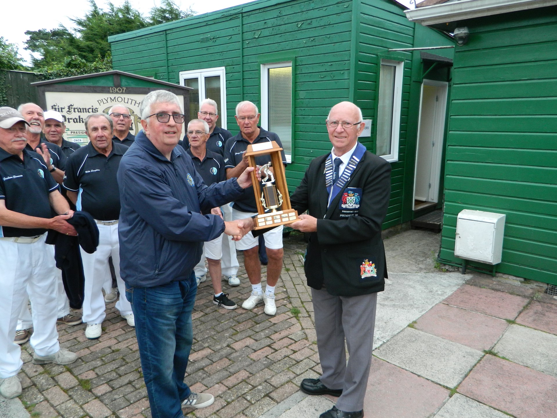 Mike Philp presenting roger Warne with the Farley trophy