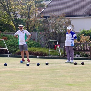 Secretary's Pairs: players in action.