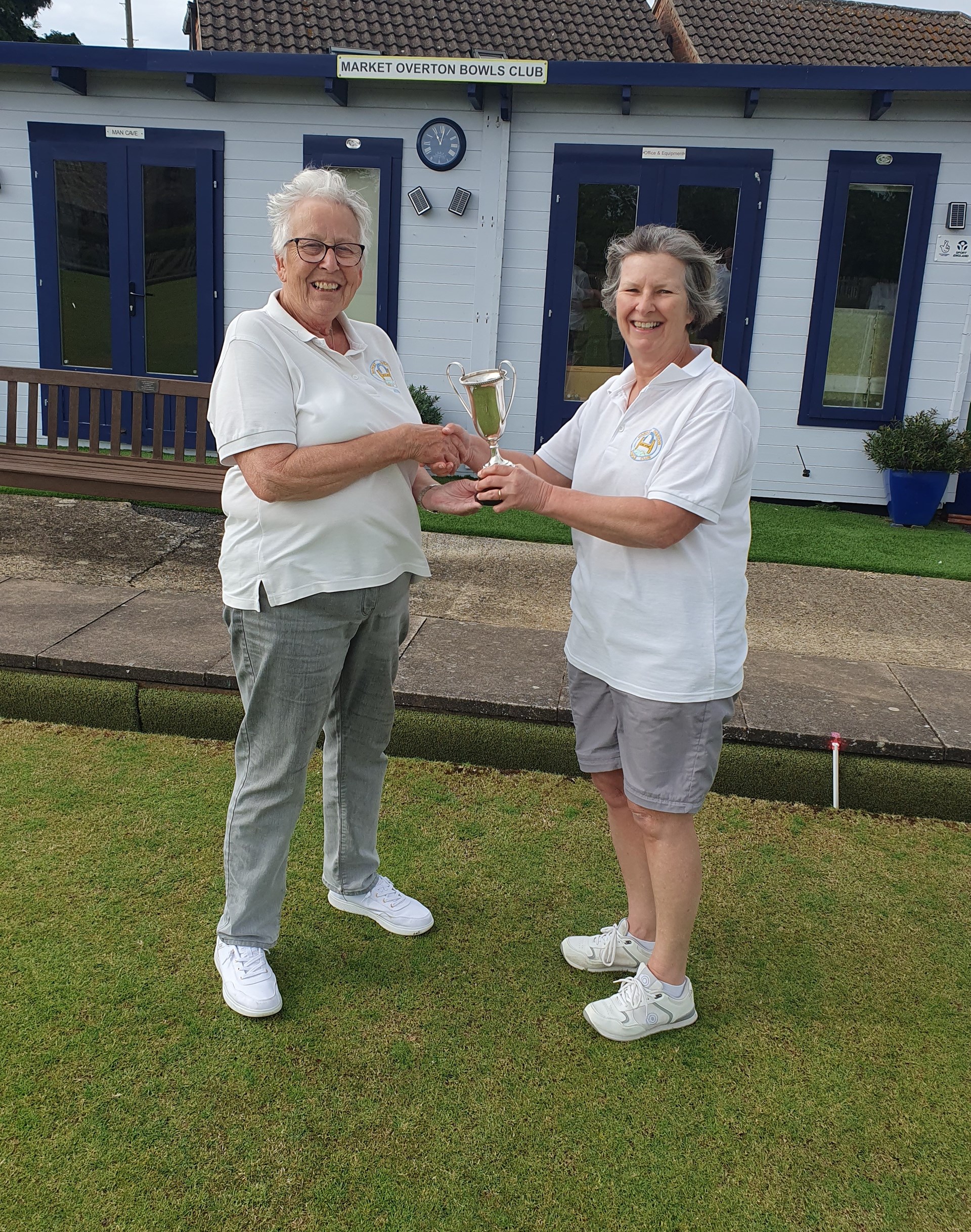 Ladies 2 wood winner Jenny receiving trophy from runner up Clare