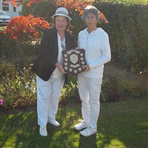 Ladies President Cup: Chris Cox receiving her cup from President Helen Scott