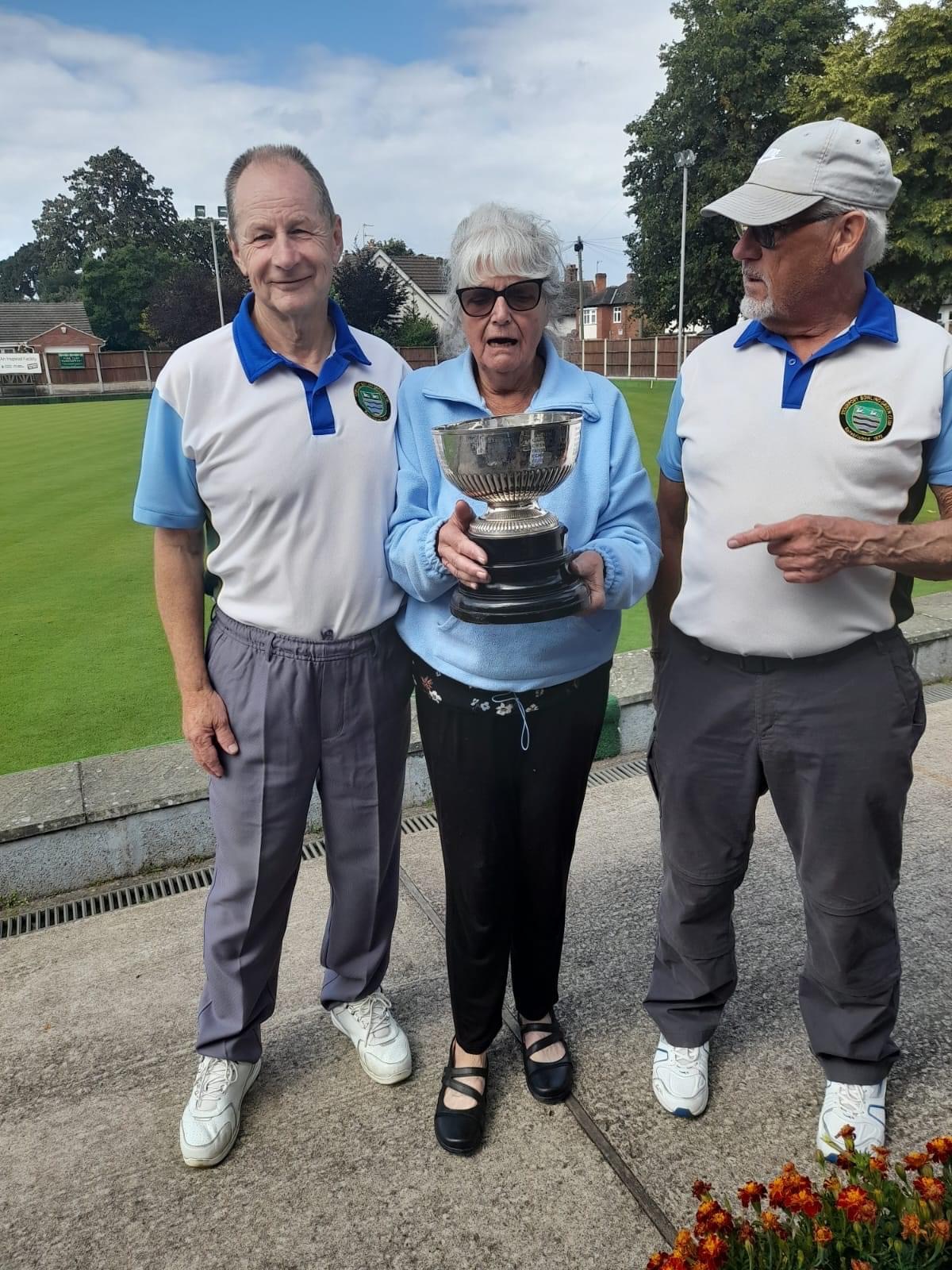 Thank you to Lin Smith for presenting the mens Club Championship Trophy to John Little.