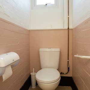 Gentlemen's toilet