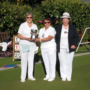 Ladies Pairs Final: Denise Judge and Lai Parsons receiving their cup from President Helen Scott