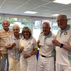 5 members of the winning team - The Beachcombers - Mick Bushby, Jan Cooper, Jo Solomon, Vince Harvey and Bill McMurray