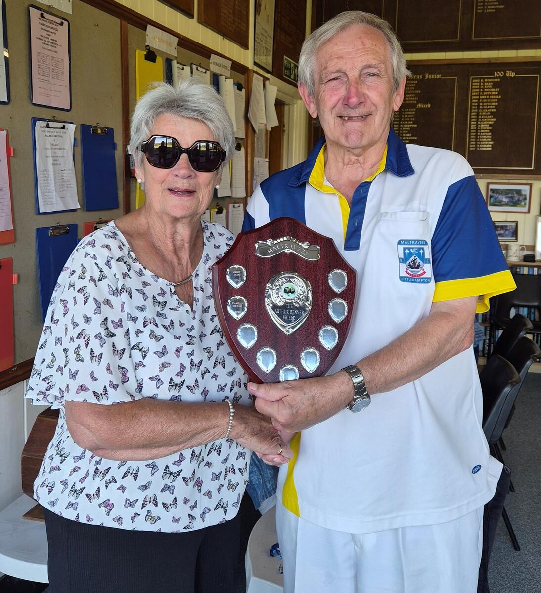 Dave Evans receiving the Artur Denyer Shield as winner for 2026