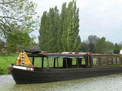 Narrowboat passes Doctor's Piece