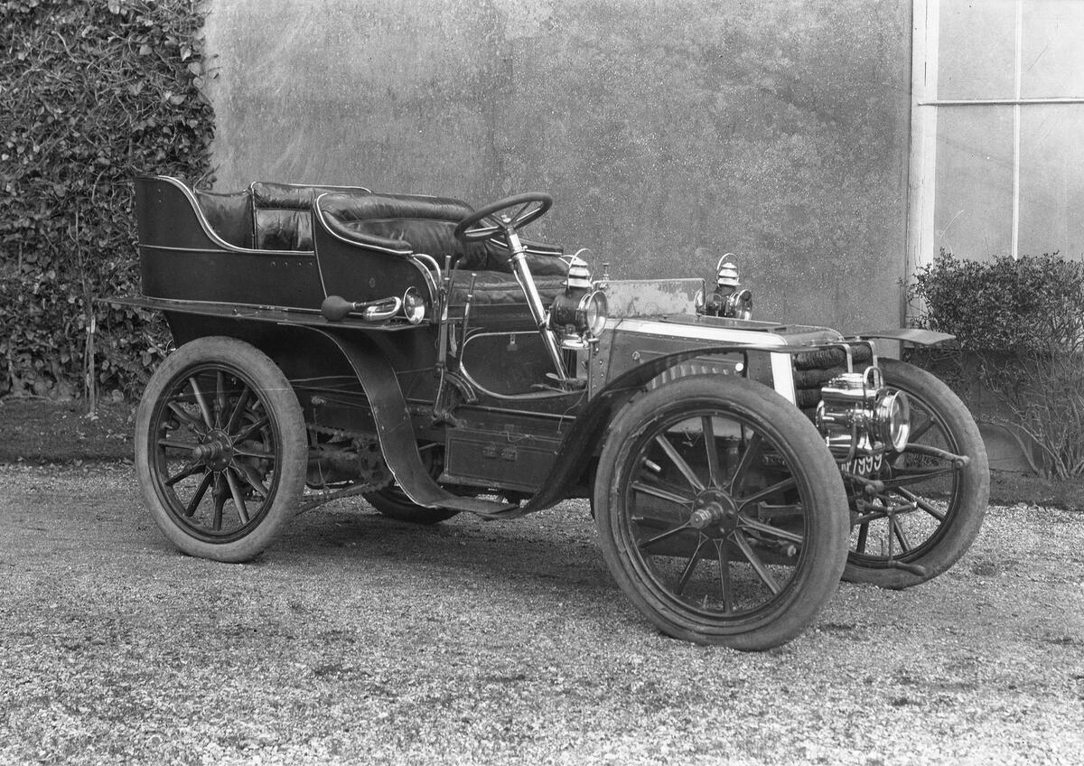 A De Don Boulton owned by Mr Ned Woods, c1900.