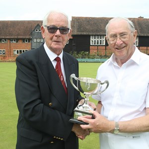 Men's single: President Reg Turner presenting the cup to Alan Newson